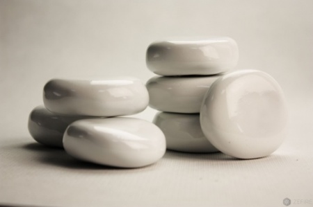 Декоративные керамические камни белые 14 шт по цене 4 400 руб.